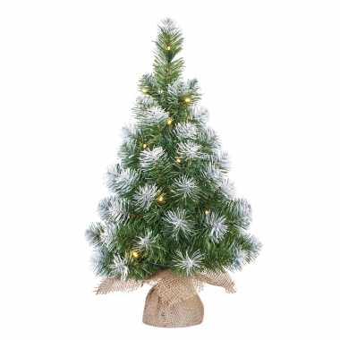Kleine kunst kerstboom/kunstboom in jute zak met verlichting en sneeuw 60 cm